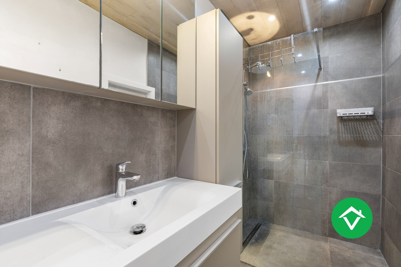 Prachtige rijwoning met 3 slaapkamers en tuin in centrum Roeselare 