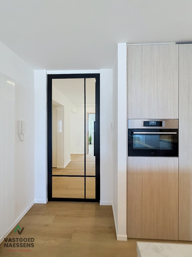 Magnifique appartement rénové de 3 chambres avec vue sur la mer. 