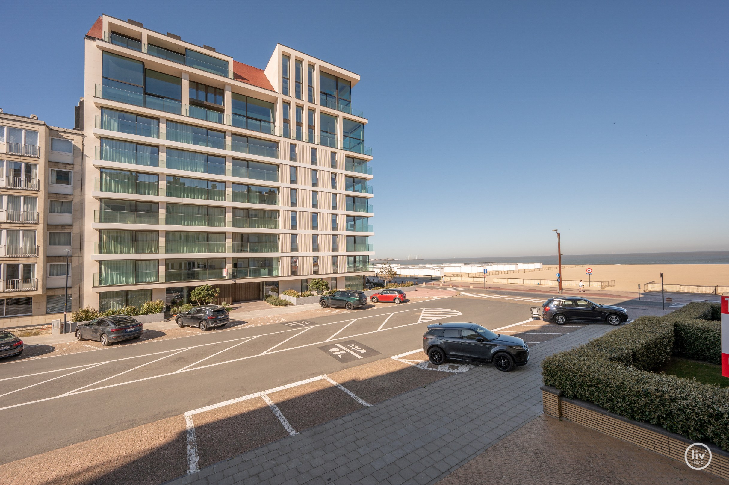 Prachtig gerenoveerd appartement nabij het Albertstrand met zijdelings zeezicht 