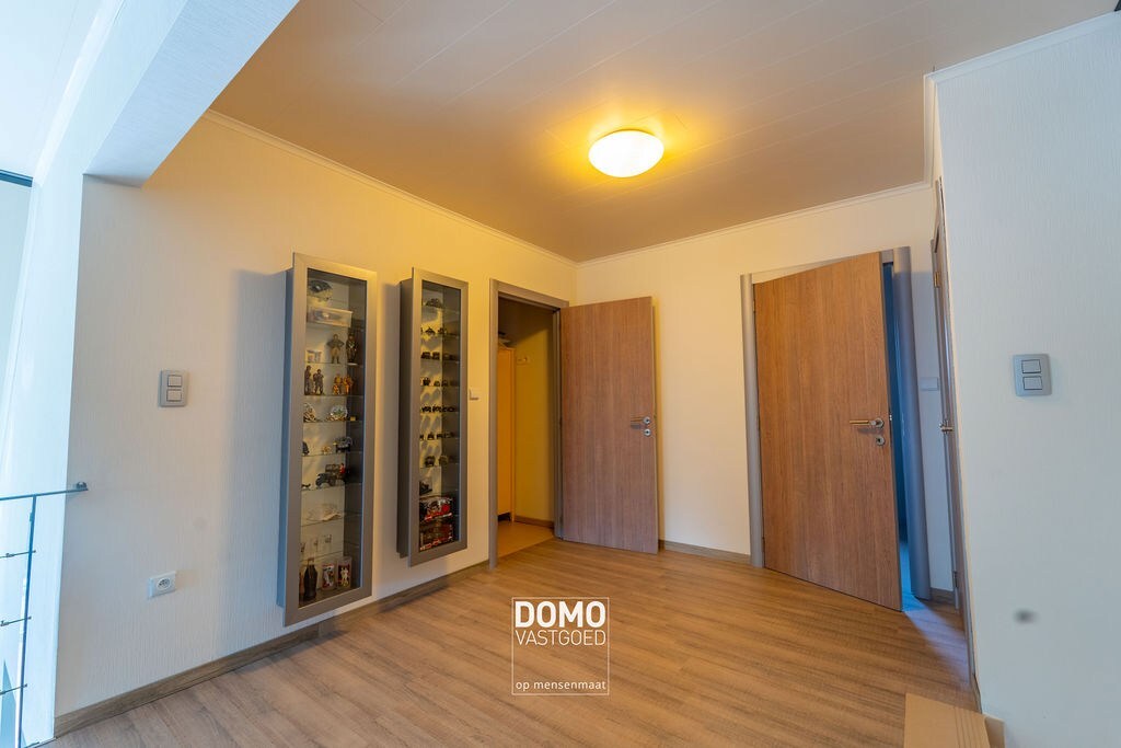 RUIME WONING VAN BOUWJAAR 2008 MET EPC LABEL B, 3 SLAAPKAMERS EN EEN HANGAR TE DIEPENBEEK 