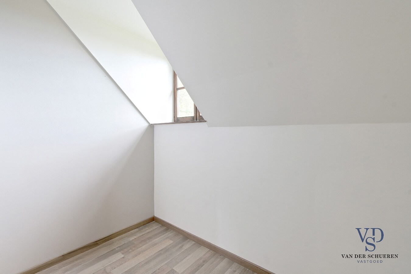 Degelijk, ruime villa. 