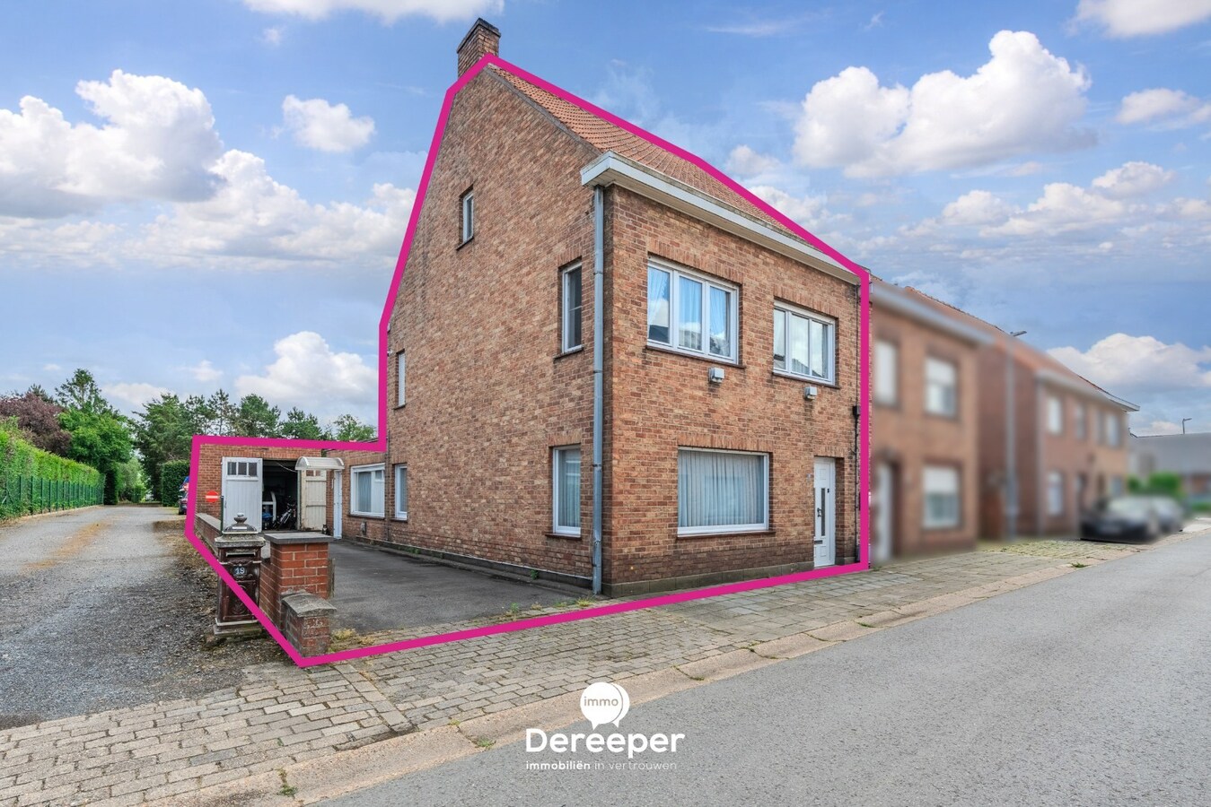 Te renoveren halfopen woning met zuidgerichte tuin op 571 m² in Jabbeke 