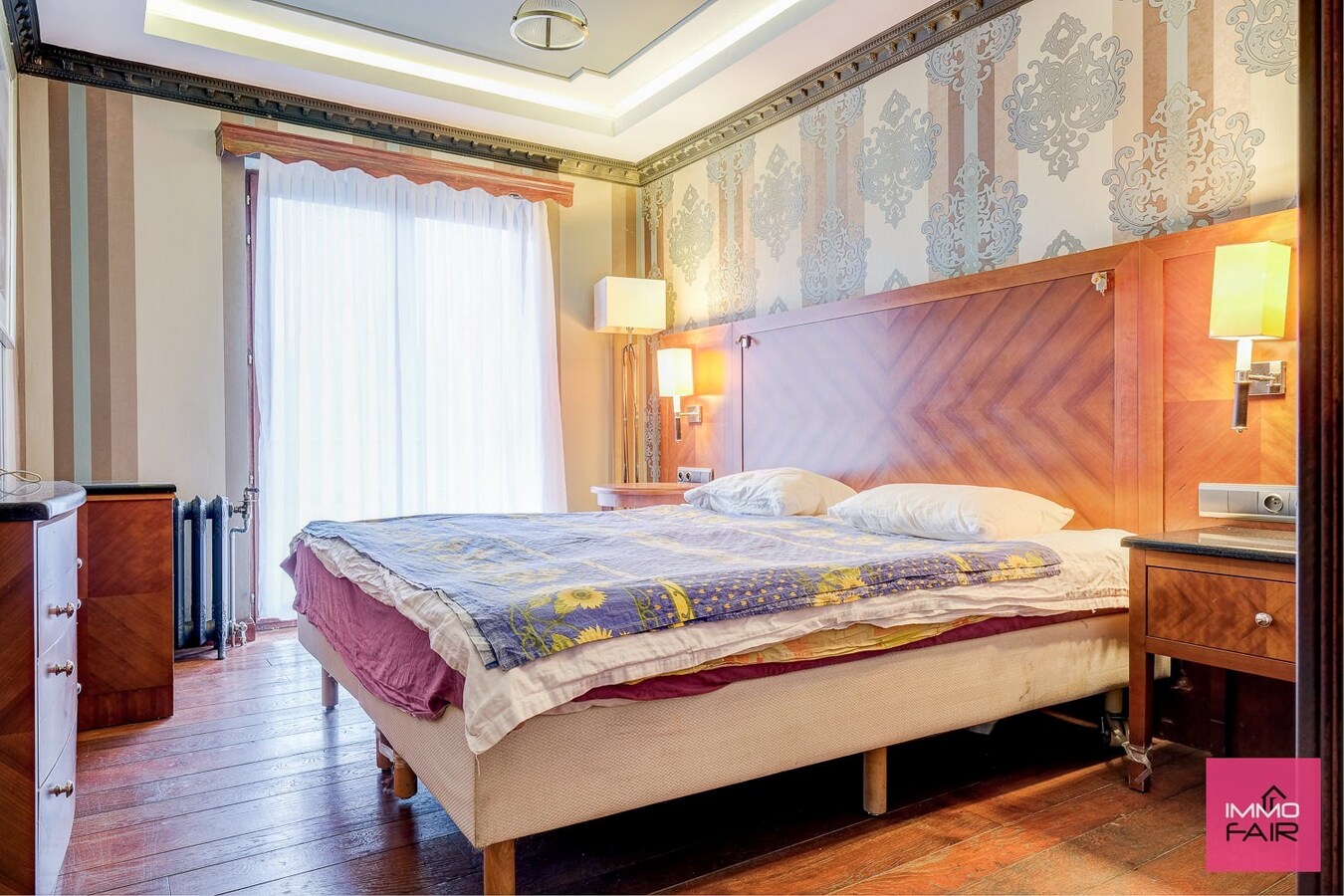 Polyvalent hotel op perceel van 2755 m² 