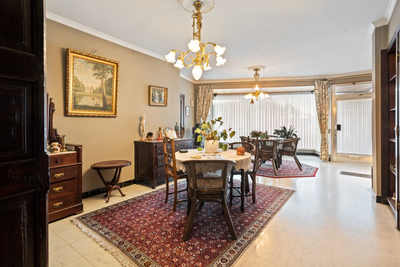 Ruim, voormalig handelshuis in het Centrum van Dadizele 