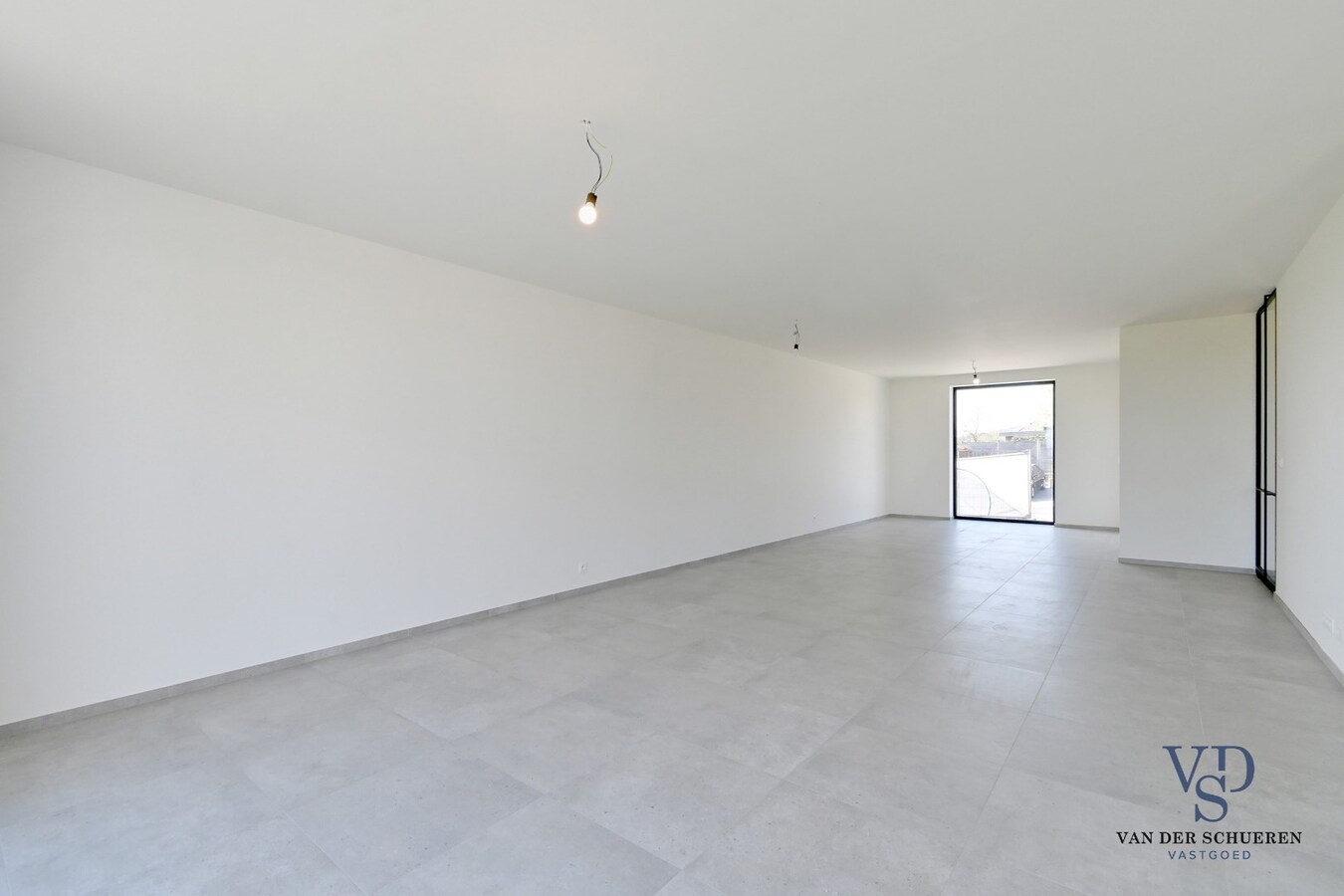 IN OPTIE ! Half Open Bebouwing met afzonderlijke garage 