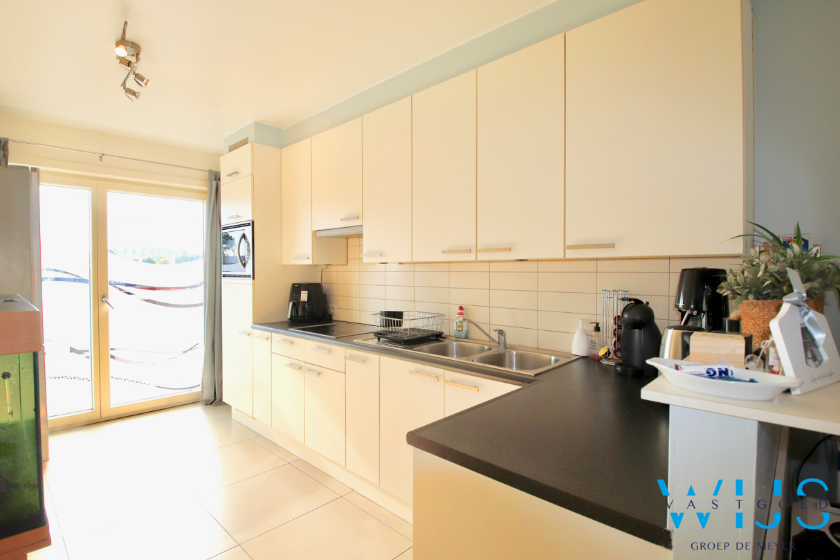 Ruim 3 slaapkamer appartement met garage te ERTVELDE ! 