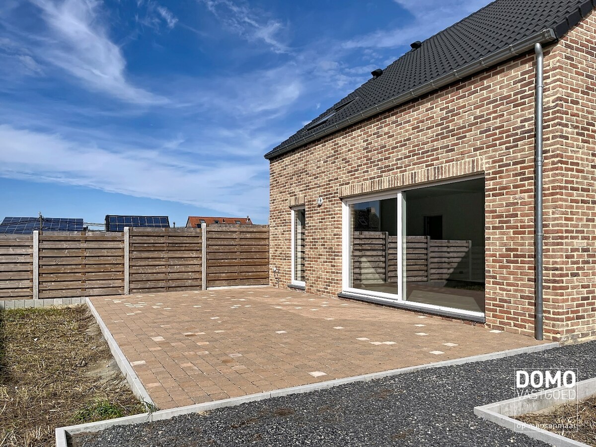 MODERNE NIEUWBOUWWONING MET 3 SLAAPKAMERS TE KORTENAKEN 