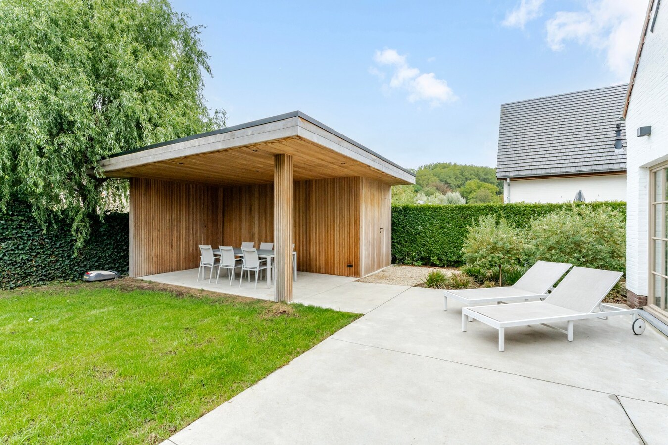 Exclusief gerenoveerde vrijstaande villa in rustige en residentiële omgeving 