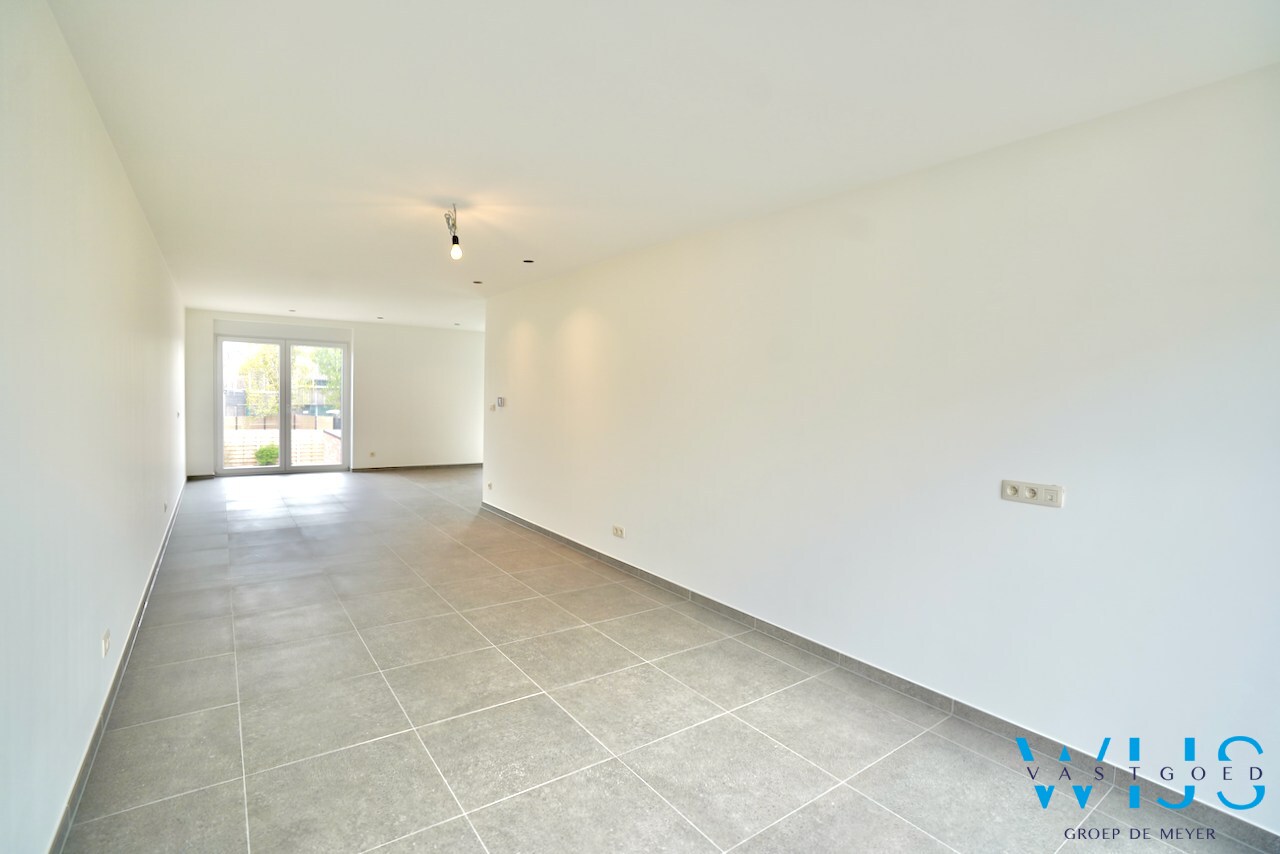 Drieslaapkamer appartement met garage in hartje Ertvelde ! 