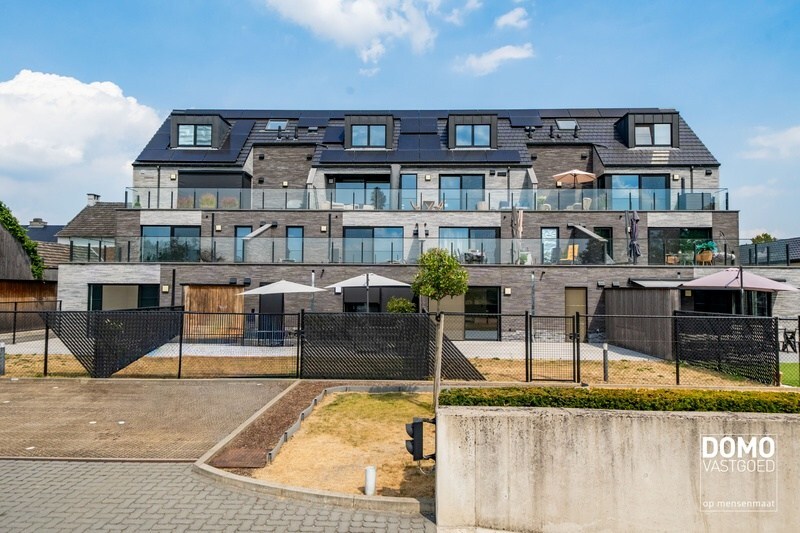 Exclusief appartement met uniek uitzicht te Alken. Inclusief 3 parkeerplaatsen en ruime kelderberging. 