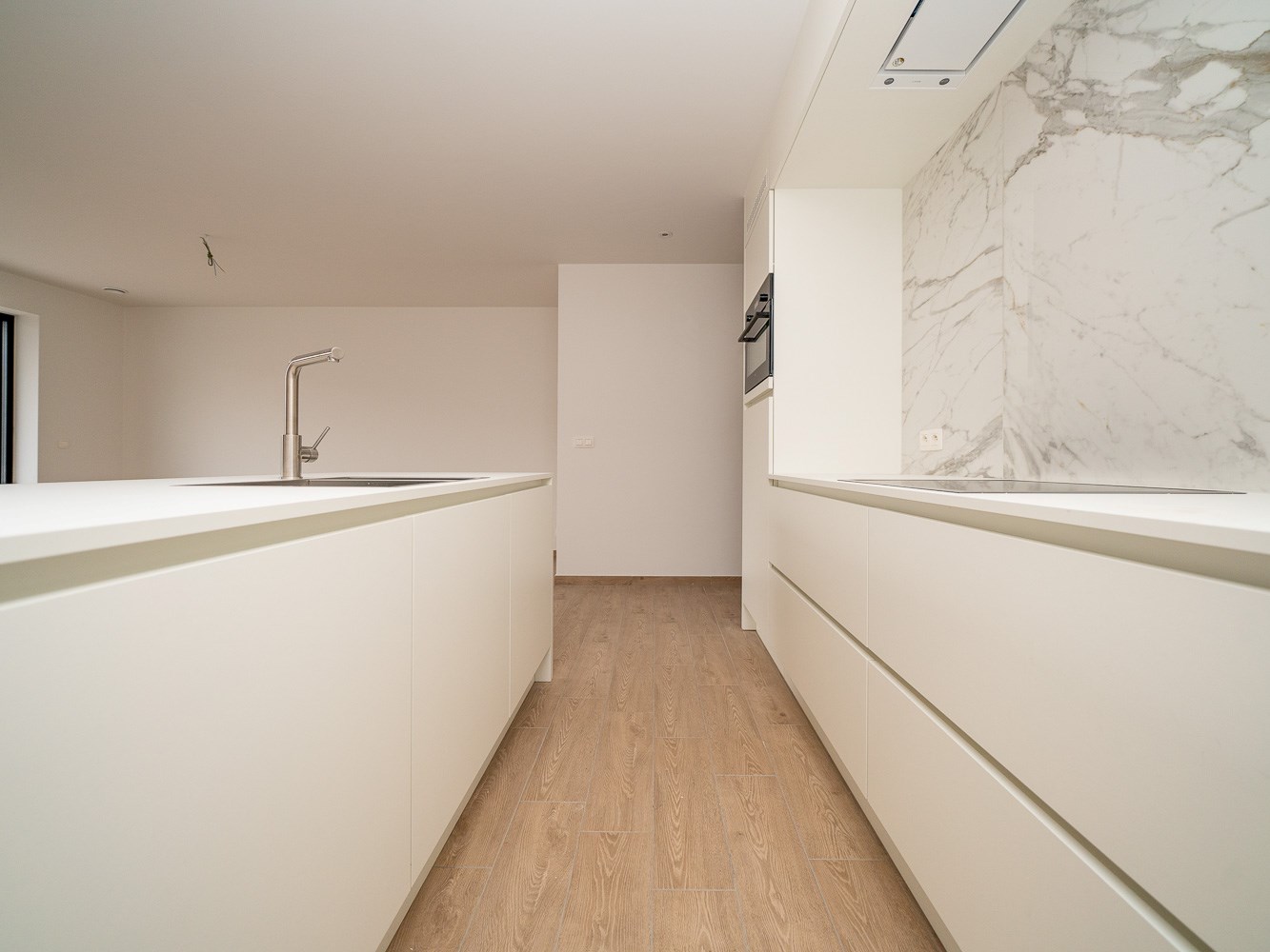 Nieuwbouw 1-kamer appartement met parking, kelder &amp; terras 