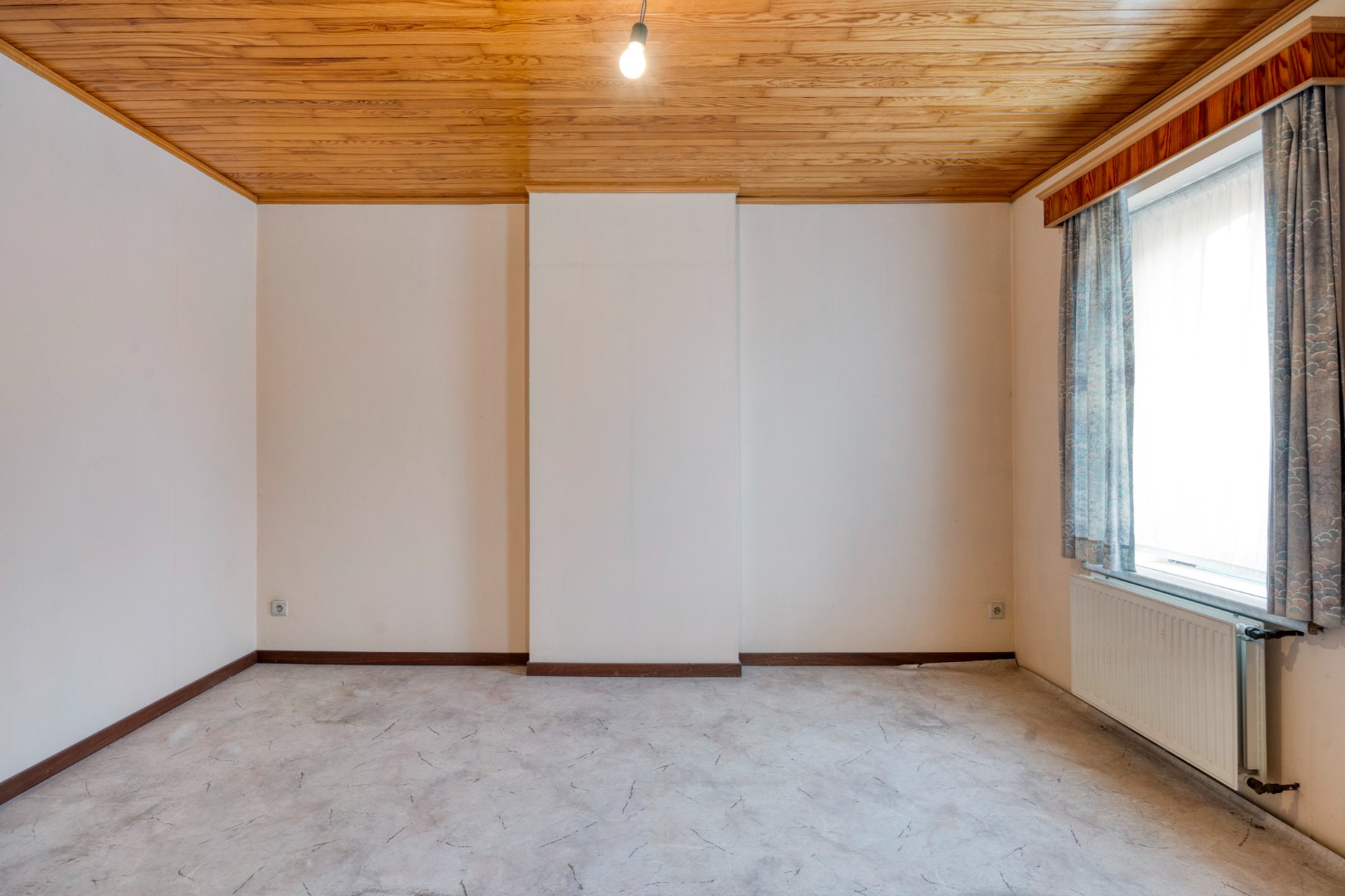 Ruime woning met ruime tuin en garage op een perceel van 802m² in Holsbeek – EPC 280 kWh/m² - bewoonbare opp. 243 m² 