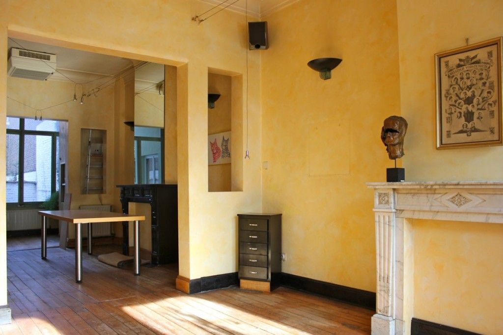 Indrukwekkend herenhuis met verschillende woonmogelijkheden op toplocatie! 