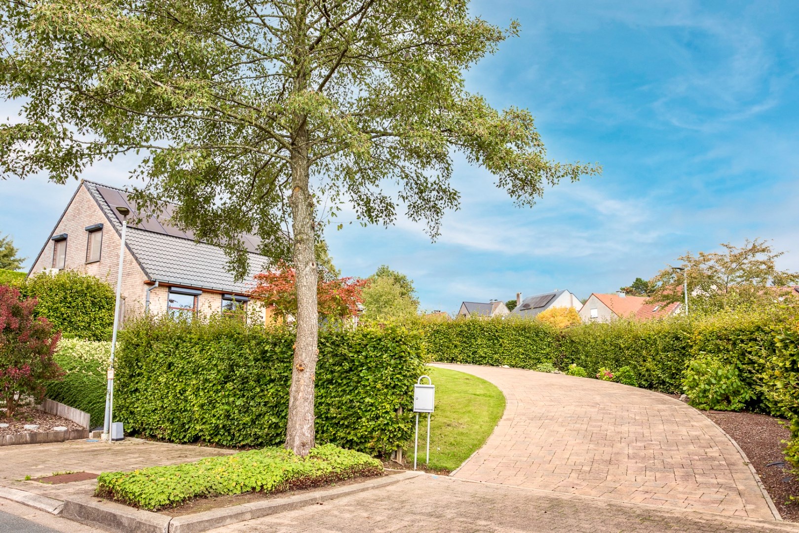 Instapklare woning met 3 slpks, garage, carport en tuin 
