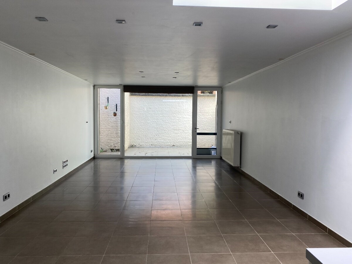 Ruime stadswoning met 2 slaapkamers en garage 