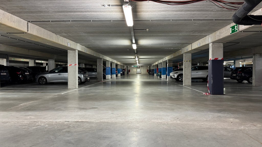 Kantoorgebouw te koop op zichtlocatie langs R4 in Merelbeke-Melle