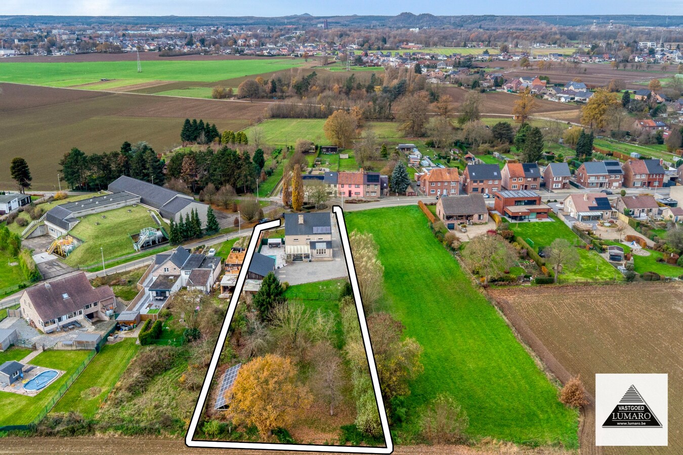 Instapklare villa met zwembad. Landelijke ligging in Leut (Maasmechelen). 