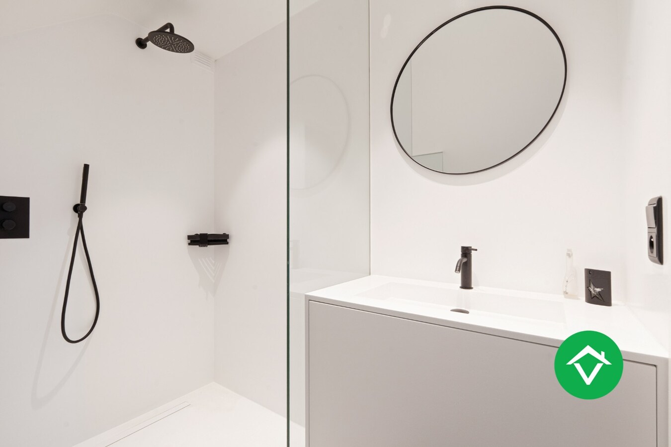 Stijlvolle alleenstaande villa met luxueus interieur en vier slaapkamers te Roeselare 