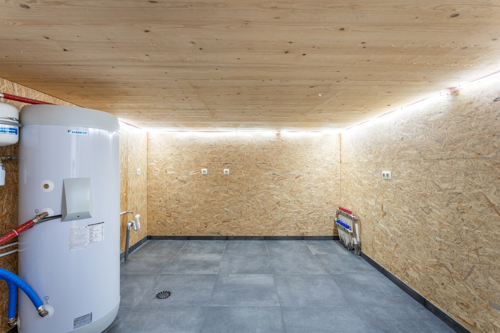 Opbrengsteigendom met gerenoveerde loft (EPC B) en atelier (100m²) naast het station van Braine-le-Comte 