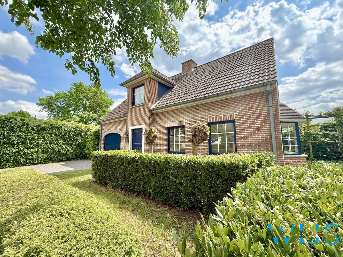 Zeer goed gelegen villa in aangename wijk te OOSTAKKER ! 