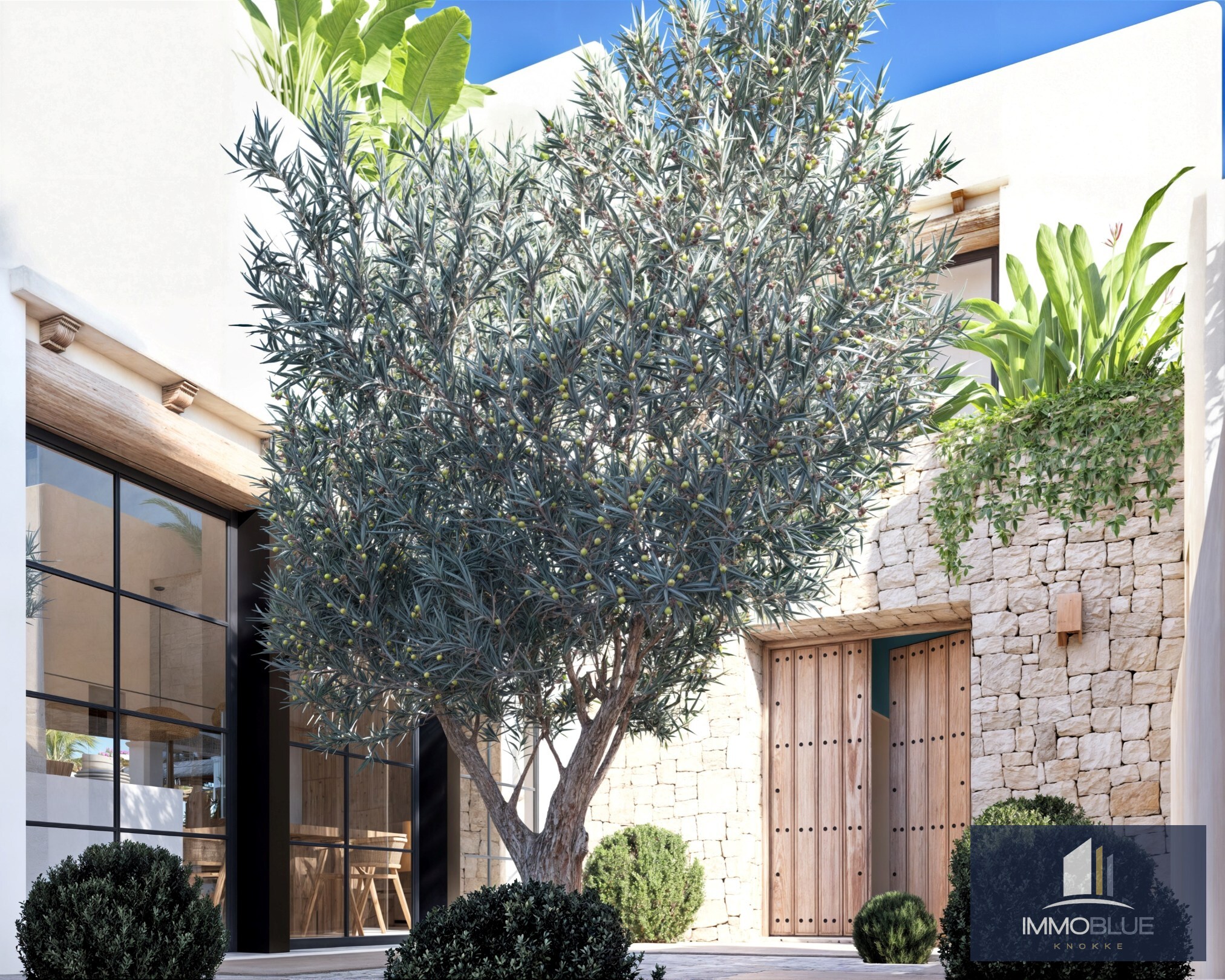 Villaproject in Ibiza-stijl, gelegen op een paar meter van de zee. 