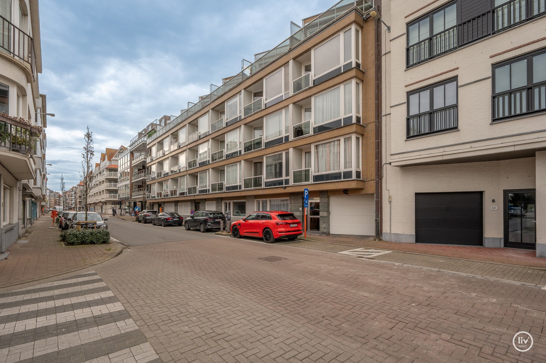 Penthouse ensoleillé avec de grandes terrasses dans un emplacement de premier choix près de l'avenue Dumortier et de l'avenue Lippens 🌟 