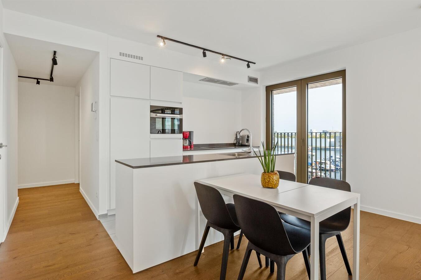 Hoekappartement met terras en uitzicht op 't Eilandje! 