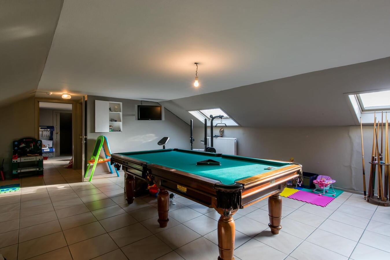 Uitstekend gelegen villa met prachtige vergezichten op 1ha28a21ca 