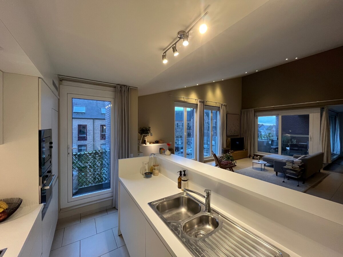 Bijzonder ruim 2-slpk-luxeappartement in centrum De Pinte 