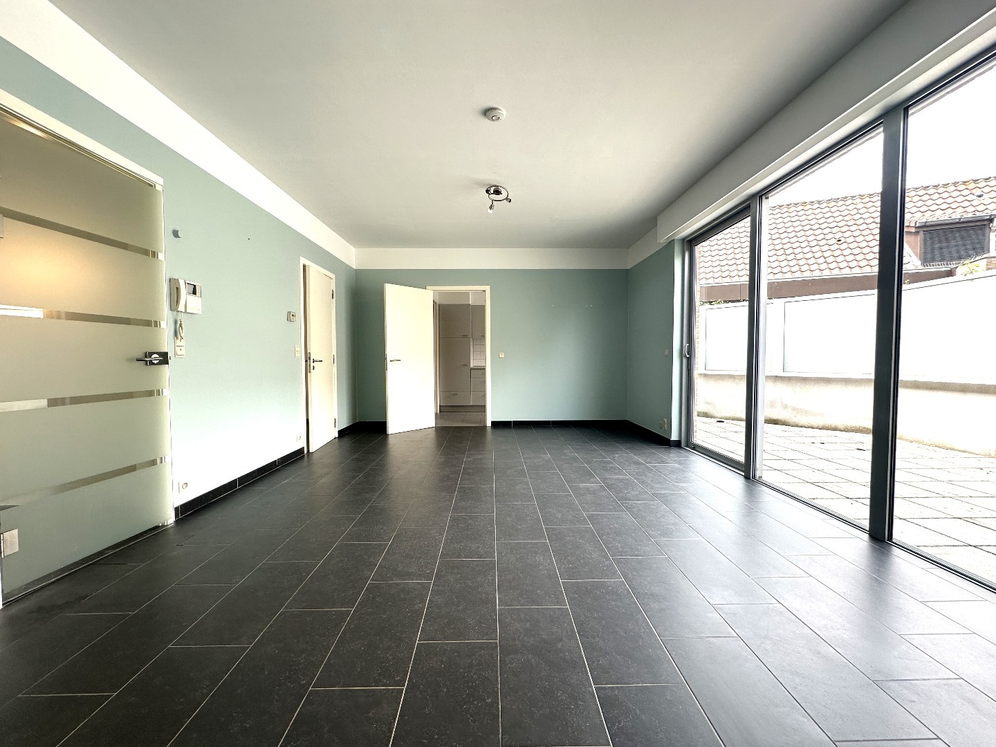 Lichtrijk appartement met 1 slpk en groot zonnig terras, hartje Torhout 