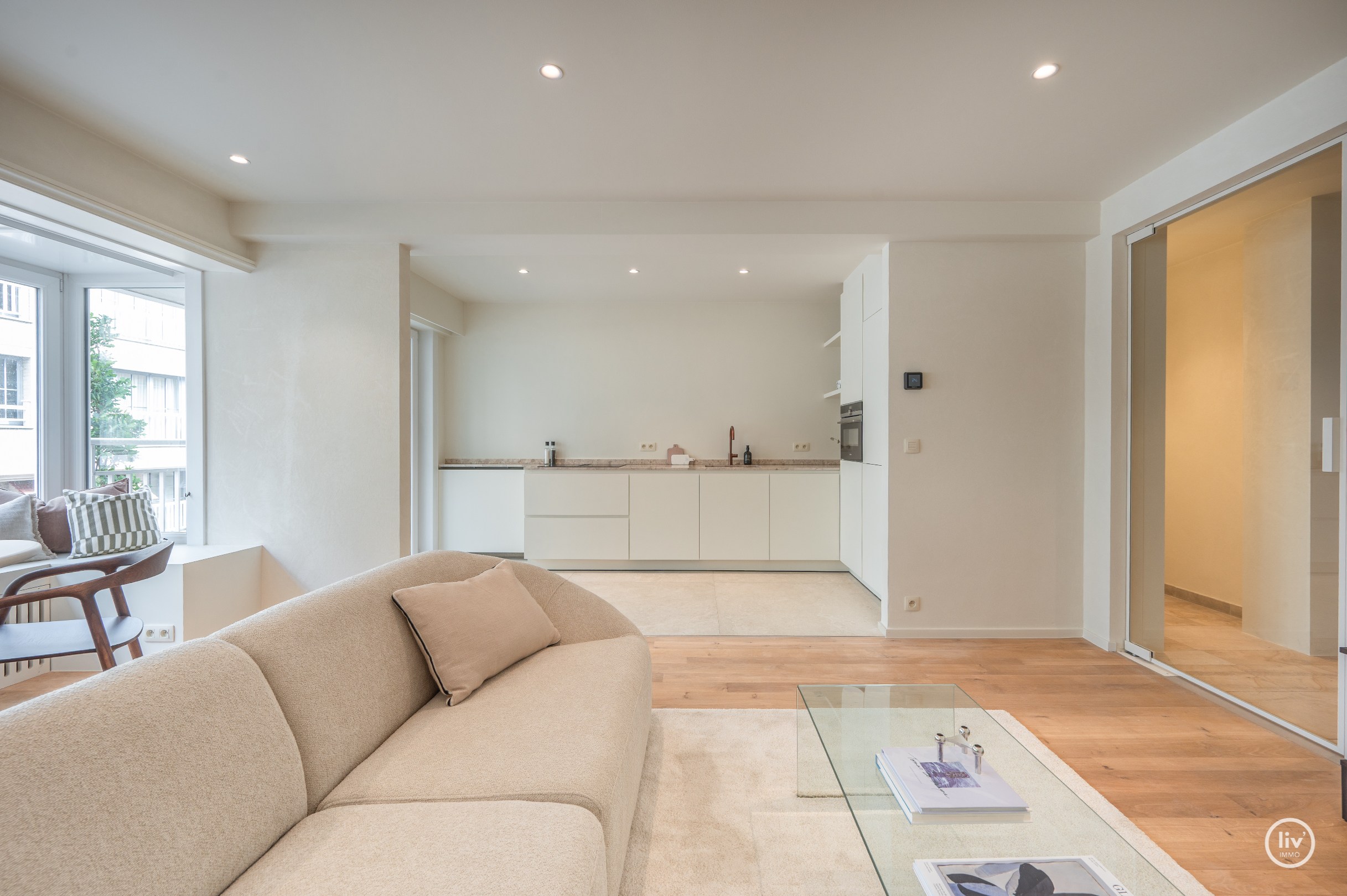 Appartement de 2 chambres élégamment rénové, idéalement situé près du Zoute. 