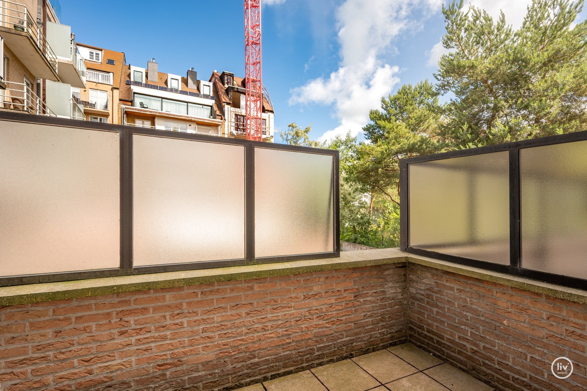 Magnifique appartement rénové de 2 chambres avec de belles vues sur le parc Yzer à Knokke. 