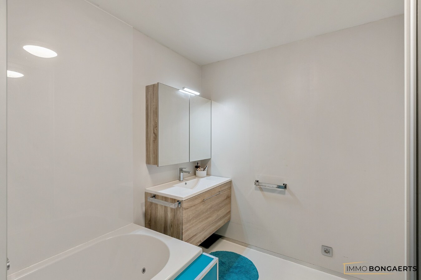 Gemeubeld appartement met 2 slaapkamers 