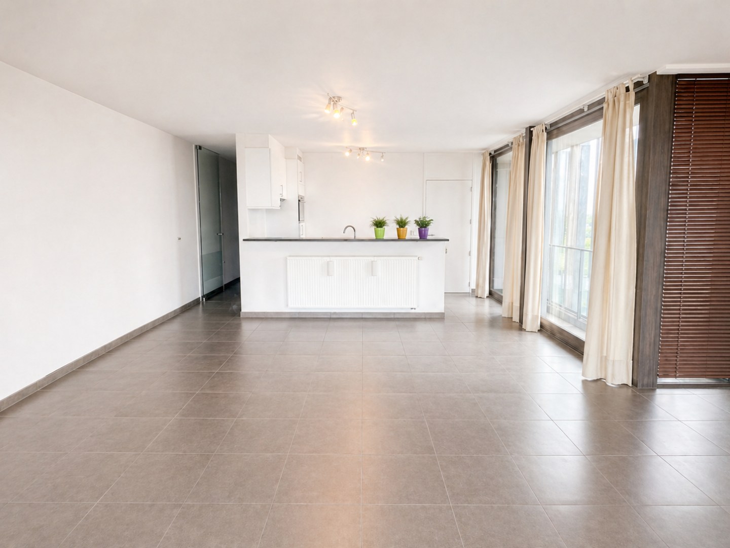 Prachtig gelegen appartement met 2 slpk, zonneterras(sen) en garage, Diksmuide. 