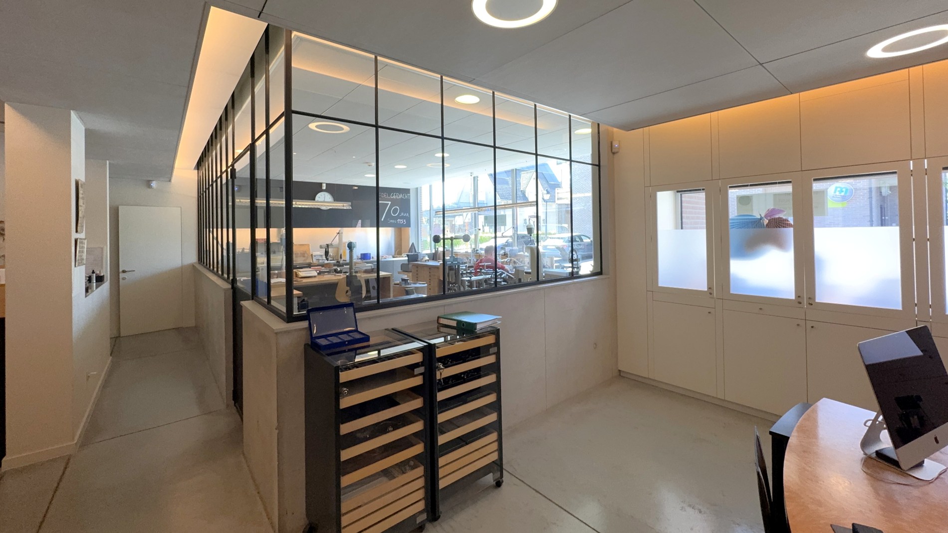 Handelsgelijkvloers te huur in centrum De Pinte