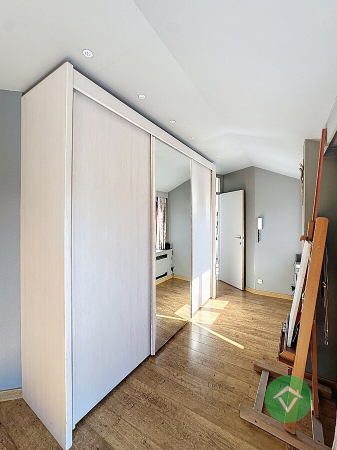 Deze instapklare handelswoning is gelegen in het centrum op een commerciële topligging op de markt van Koekelare 