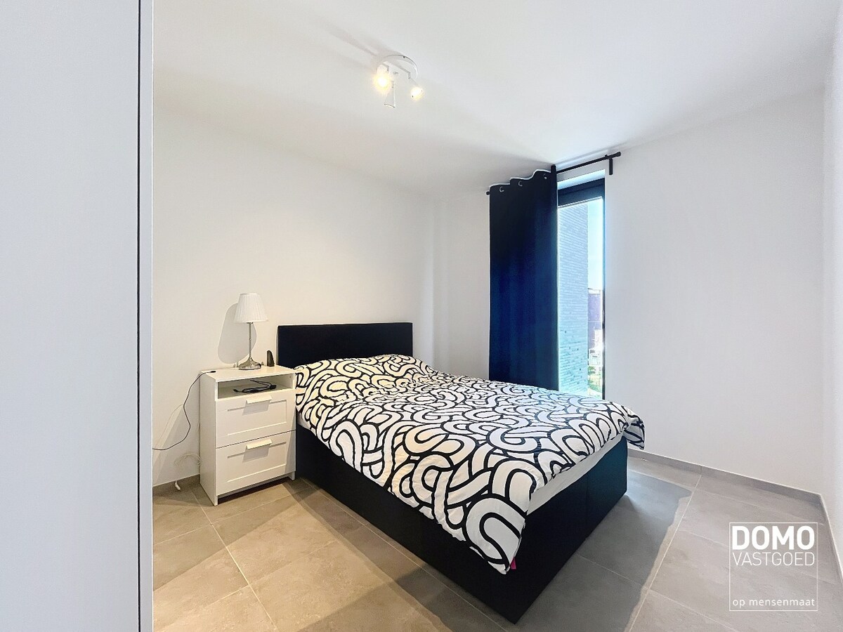 NIEUWBOUWAPPARTEMENT MET 2 SLAAPKAMERS, RUIM TERRAS, ONDERGRONDSE AUTOSTANDPLAATS EN KELDERBERGING IN MAASMECHELEN 