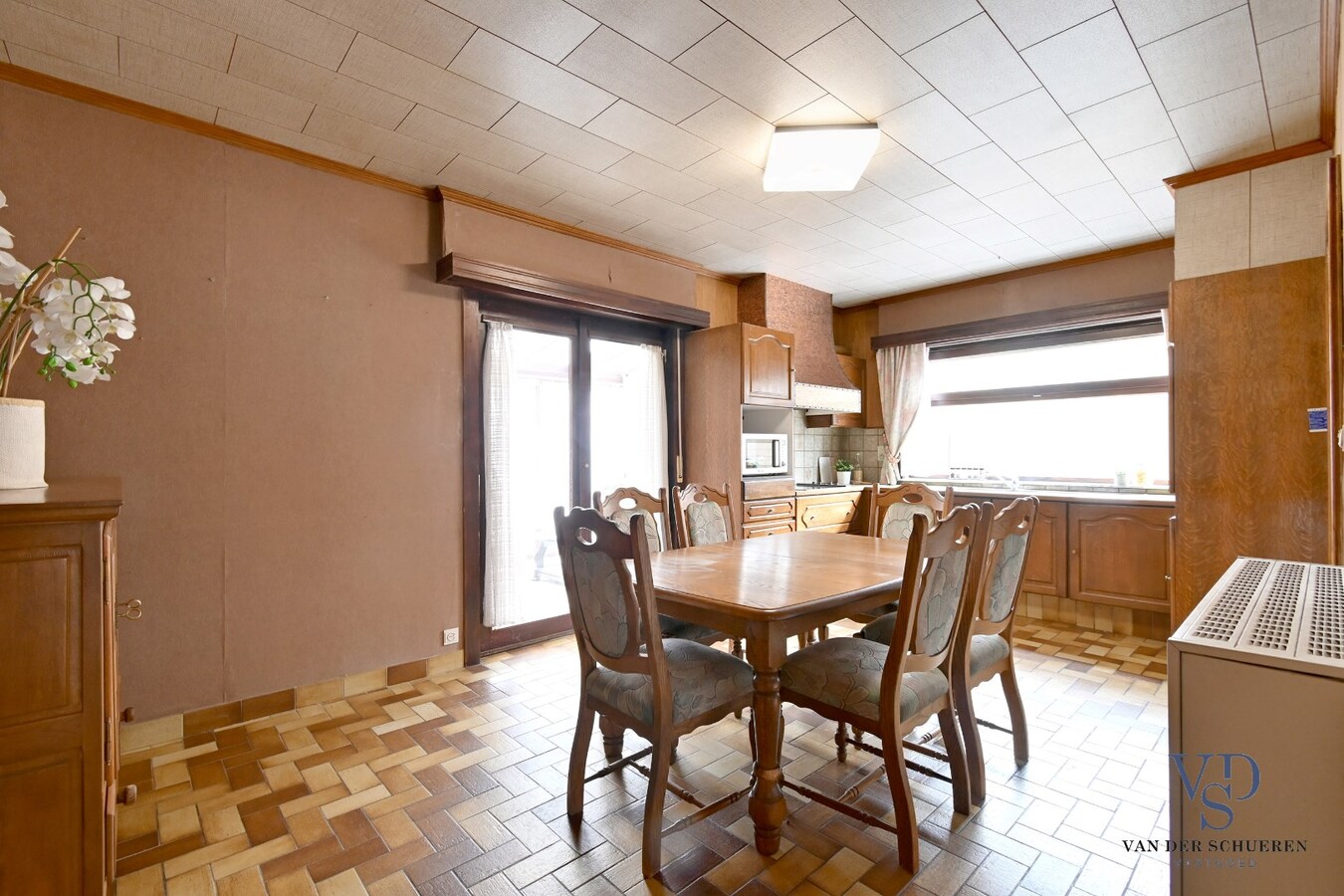 Bijzonder ruime, praktisch ingedeelde gezinswoning 