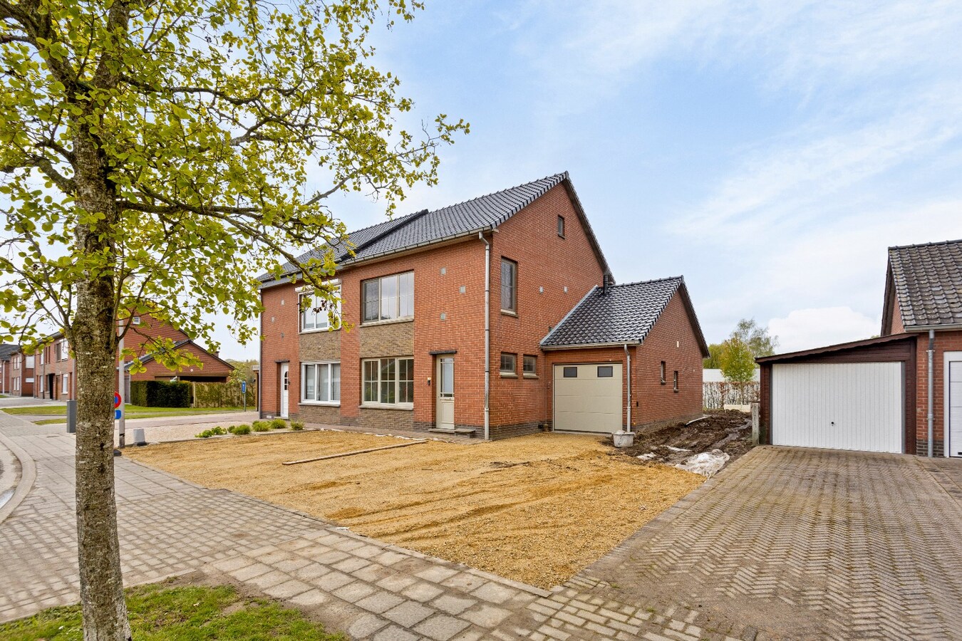 Instapklare gezinswoning in het hartje van Petegem 