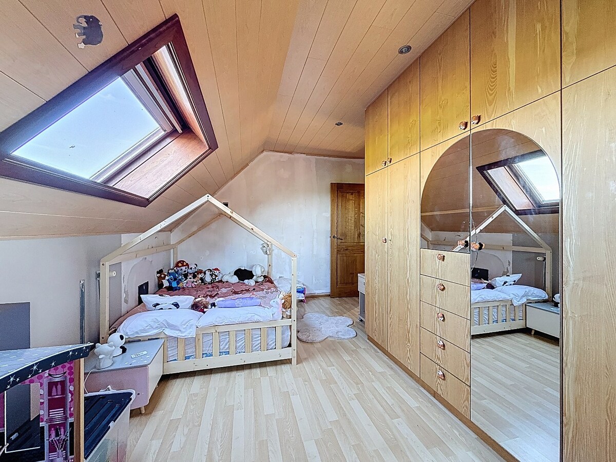 Ruime HOB met veel opslagruimte/garage te Zwalm 