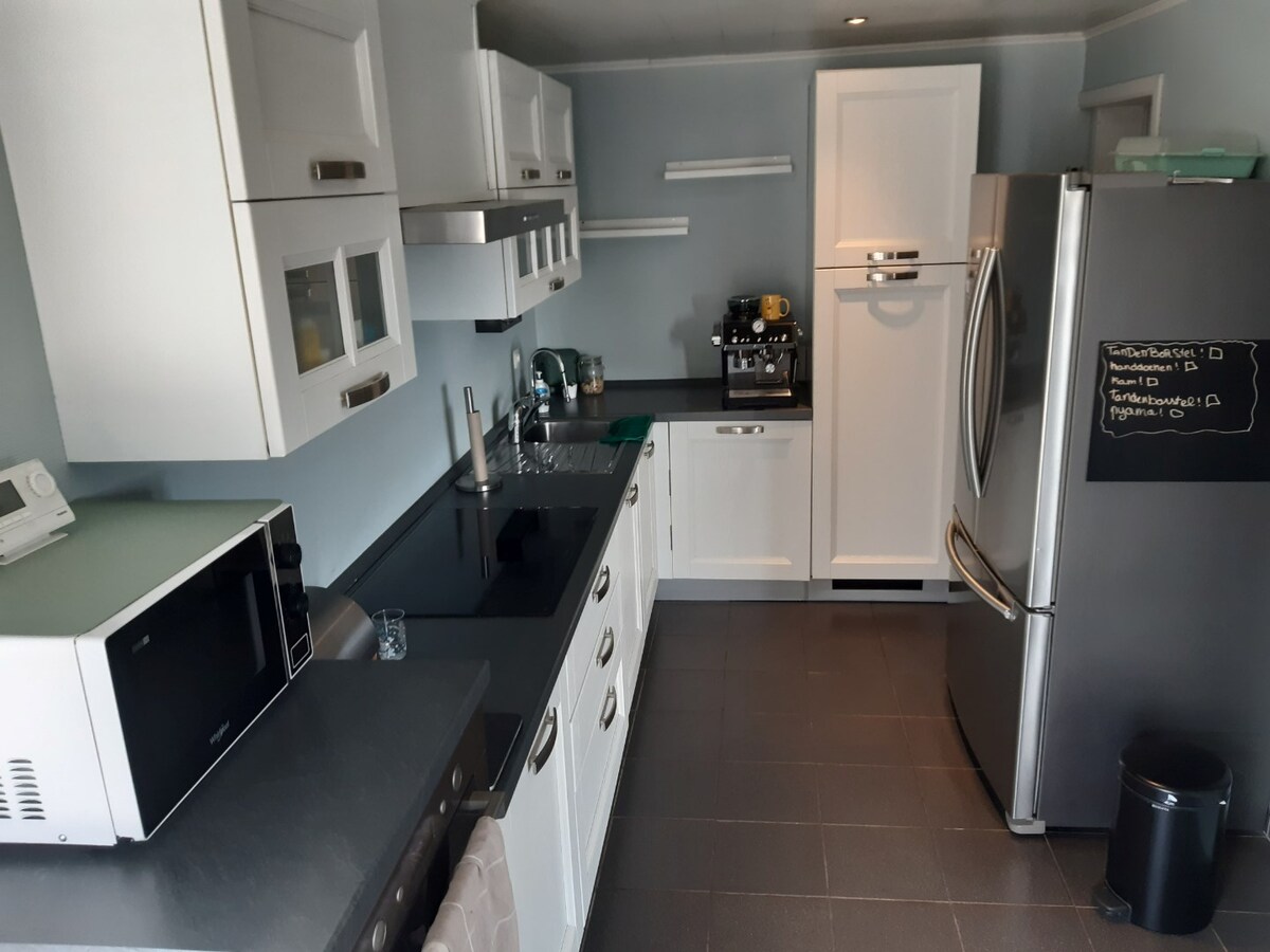 Praktische gezinswoning met leuke tuin. 