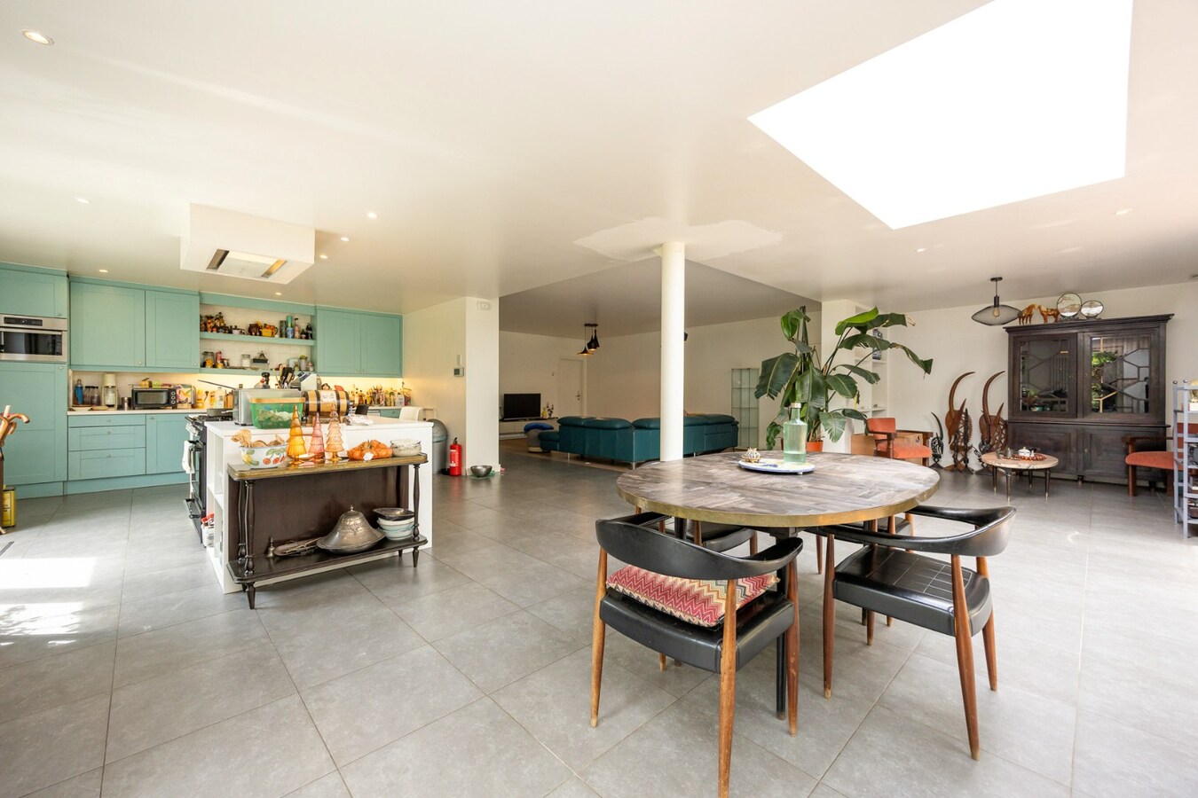 Zeer ruime woning (8 slpk + 8 badkamers) op een perceel van ca. 1.522 m² te Wijnegem/grens Schilde 