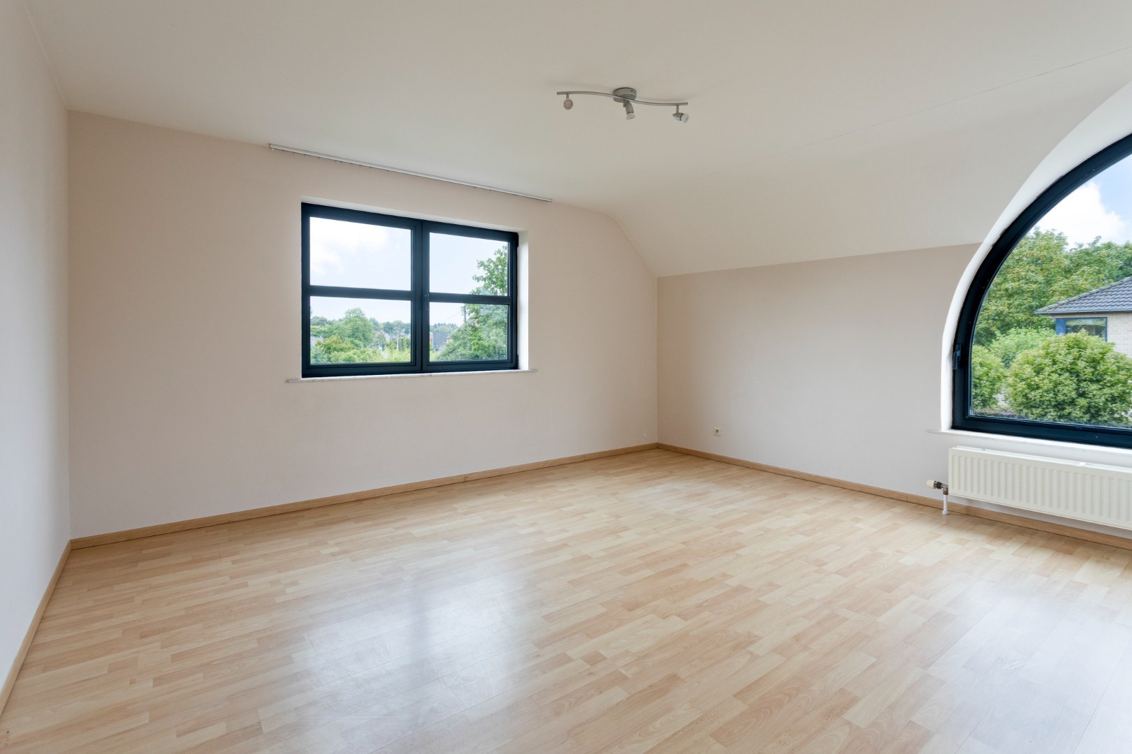 Open bebouwing met 3 slaapkamers, garage en tuin in Haasrode!  – EPC 241 kWh/m² – bewoonbare opp. 201m² 