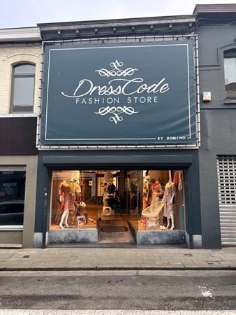 Handelspand met woonst en tuin op zeer commerciële ligging! 