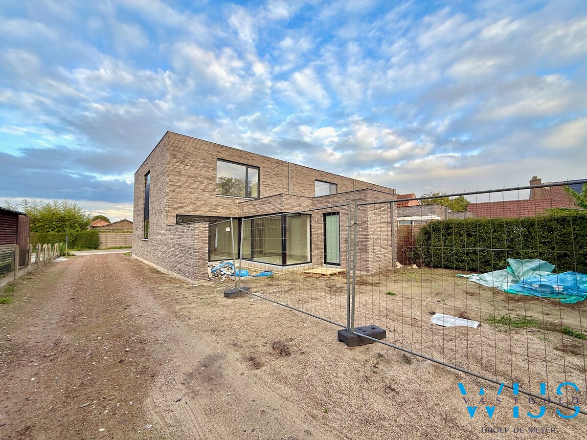 Nieuwbouw woning met 4 slaapkamers te Boekhoute ! 