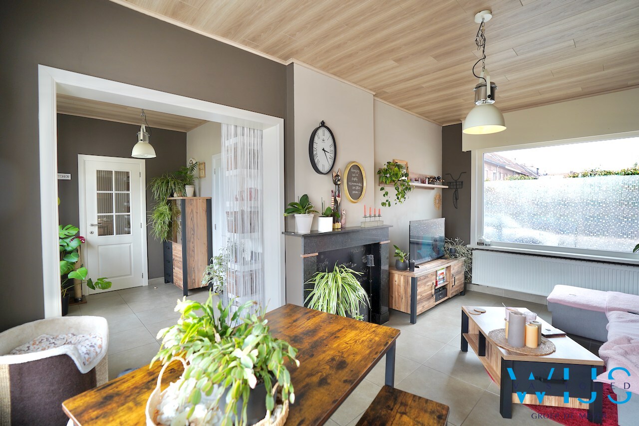 Zeer ruim en stevig woonhuis te Rieme ! 