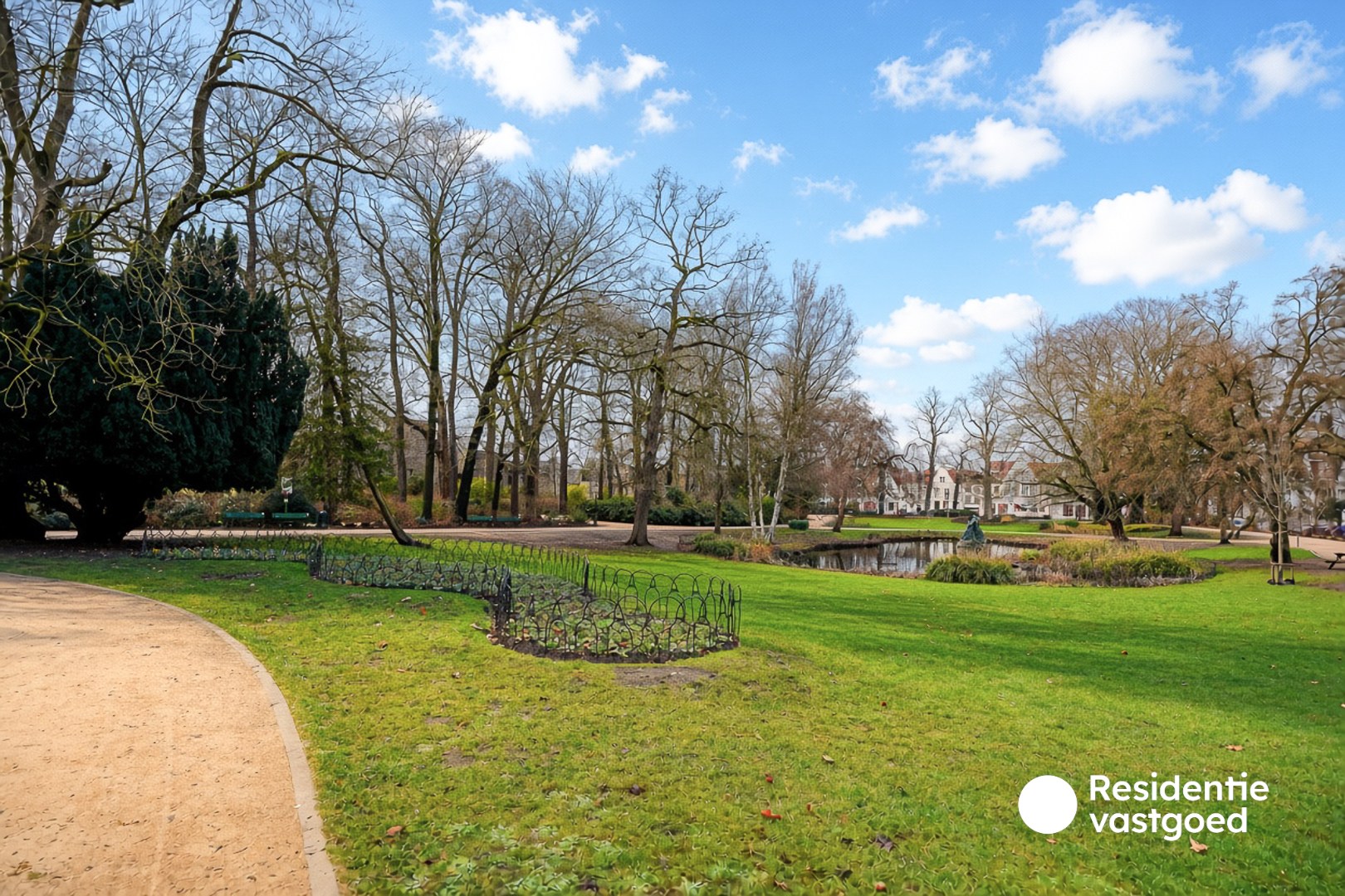 Ruim appartement met staanplaats en terras (46 m²!) aan het Koningin Astridpark 