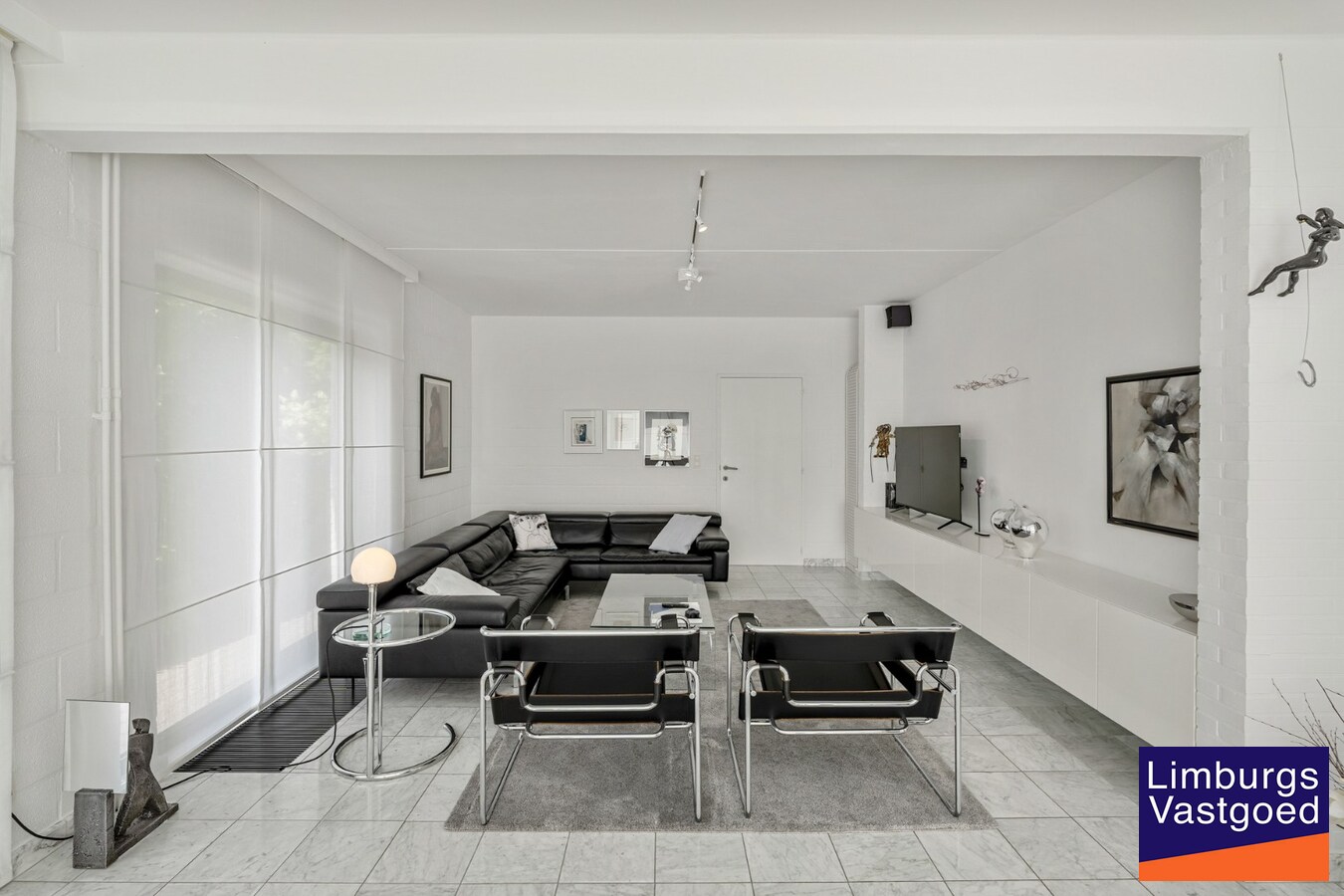 Moderne architectenwoning met mooie tuin en zwembad, 5 slaapkamers in Hasselt, OB op 8a12ca in doodlopende straat 