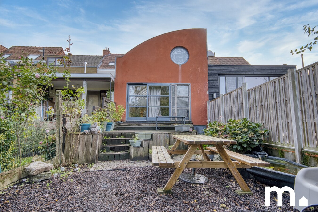 Karaktervolle architectenwoning met tuin en oprit te Kortrijk ! TOPligging ! 