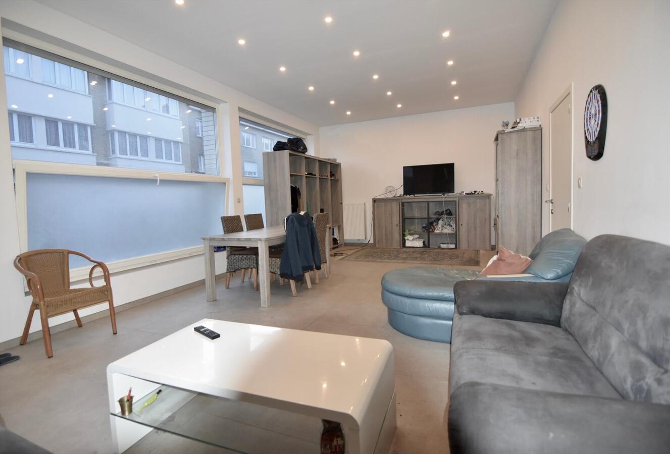 KWALITEITSVOL GERENOVEERD GELIJKVLOERS APPARTEMENT 